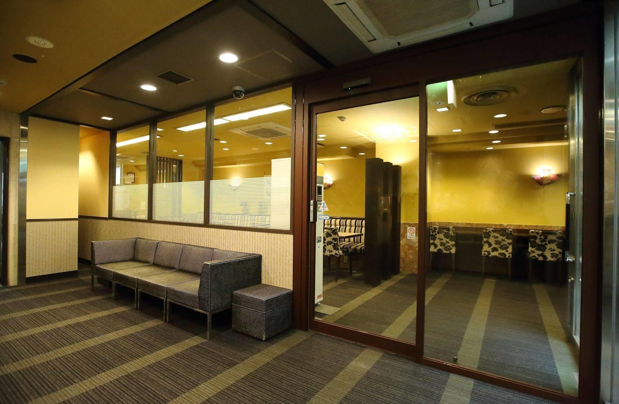 Apa Hotel Hiroshima Ekimae Buitenkant foto