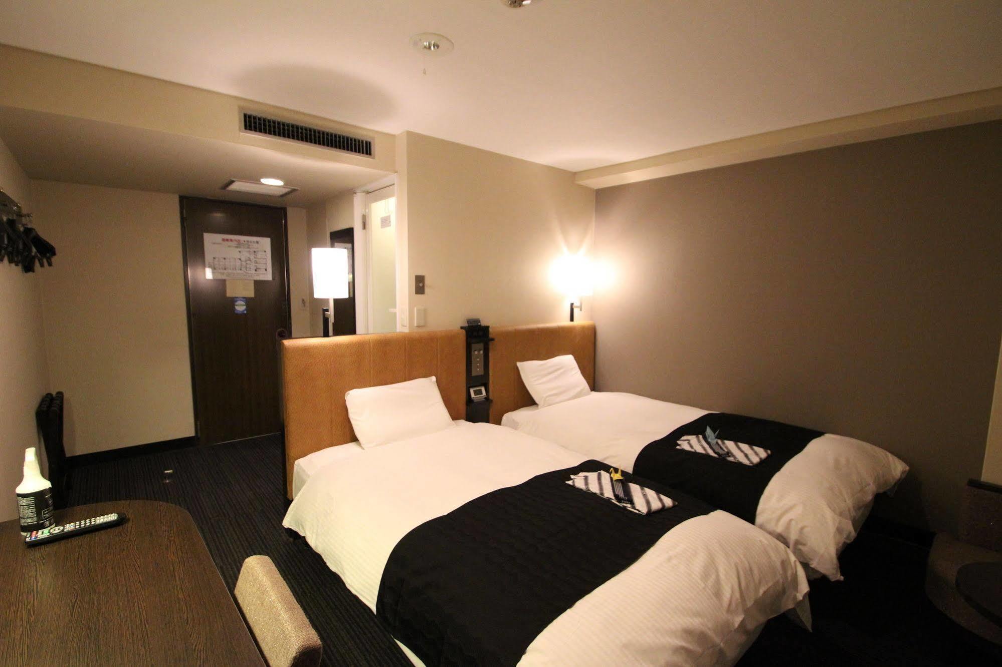 Apa Hotel Hiroshima Ekimae Buitenkant foto