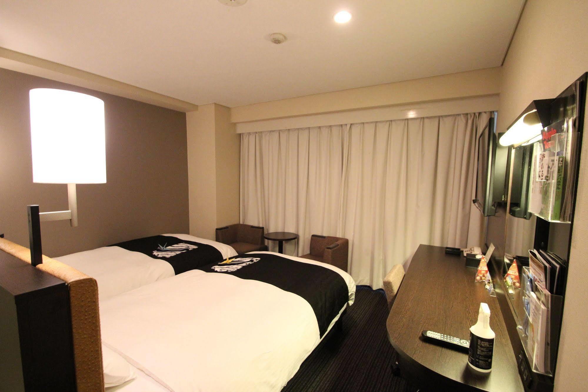 Apa Hotel Hiroshima Ekimae Buitenkant foto